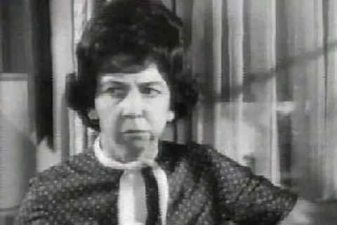 Gladys Kravitz Shows Why She's in the Hockey Hall of Fame - 