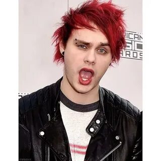 Thread by @L0NELYHEARTMGC, thread of michael clifford with r