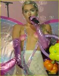 Miley Cyrus Lights Up On Stage, Debuts New Song (Video): Pho