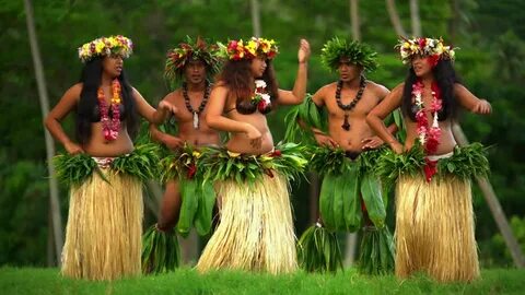 Group of beautiful young synchronized Polynesian. - Royalty 