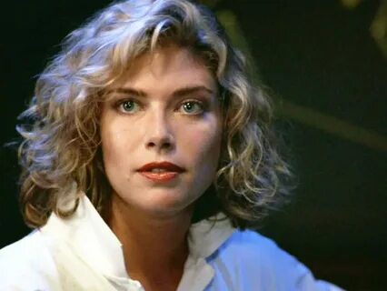 24 hot photos of Kelly McGillis will get you in hot collars