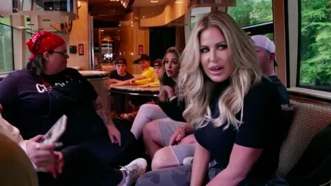 Don't Be Tardy': Kim Zolciak Biermann Downsizes From Mega-Ma