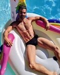 Nyle dimarco nude ✔ Nyle DiMarco Gets Naked And Paints Sign 