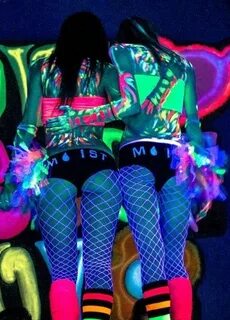 Pin by Hanna on I Heart The Weekend Neon rave outfits, Rave 