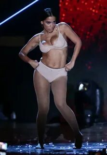 Anitta vence em 3 categorias e arrasa no palco com apresenta