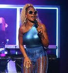 Mary j blige tits ✔ Mary J. Blige Goes Topless Under Blazer 