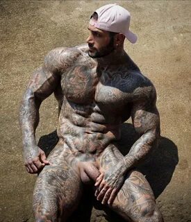 Hot Naked Muscle Men