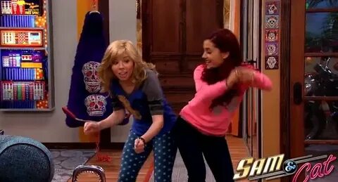 Sam And Cat Kiss : Ariana & Jennette's 26 Funniest Moments! 
