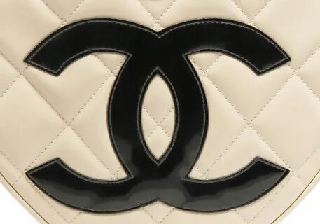 Лаковая сумка Chanel в форме сердца - магазин Vintage Voyage