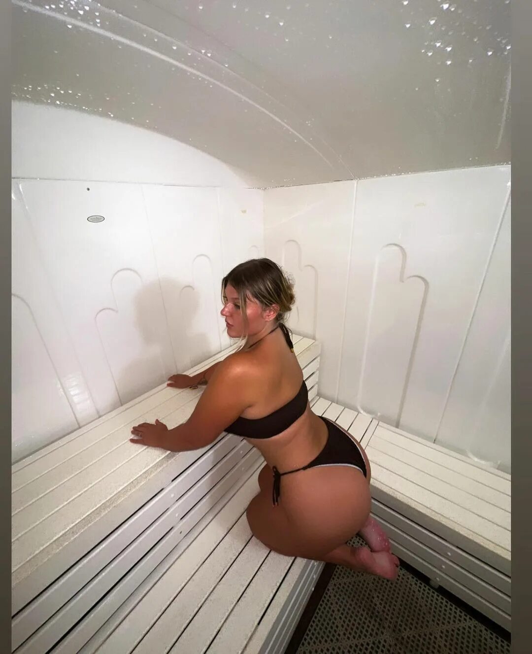 Steam room girls фото 39