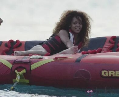 Rihanna, una sirena en Barbados - Rihanna, una sirena aventu