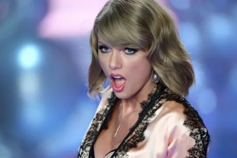 Taylor put surprised face runway Victoria Secret Surprise - 