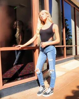 Coco Quinn on Instagram: "⚡ ️your worth more than gold ⚡ 🖤 🥺" М...