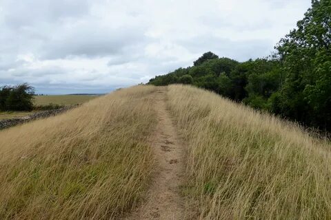 File:North facing view of the Belas Knap Mound.jpg - Wikimed