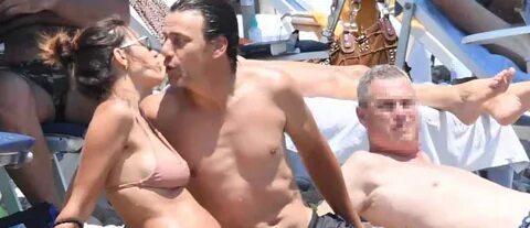 Serena Rossi in bikini, senza ritocchi e con la cellulite è bellissima in u...