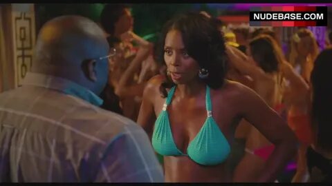 Tasha Smith in Bikini Top - Couples Retreat (1:13) NudeBase.