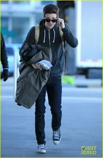 This is What Happens When Grant Gustin Sees Paparazzi While 