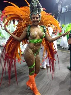 Desnuda en el Carnaval de Rio - Yonkis.com