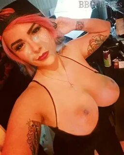 Natalie Casanova / Zombiunicorn Cleavage