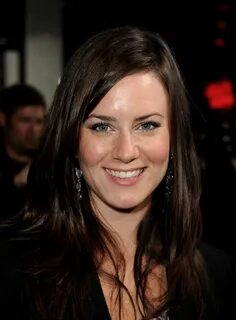 Katie Featherston Hairstyles - Celebrity Haircuts