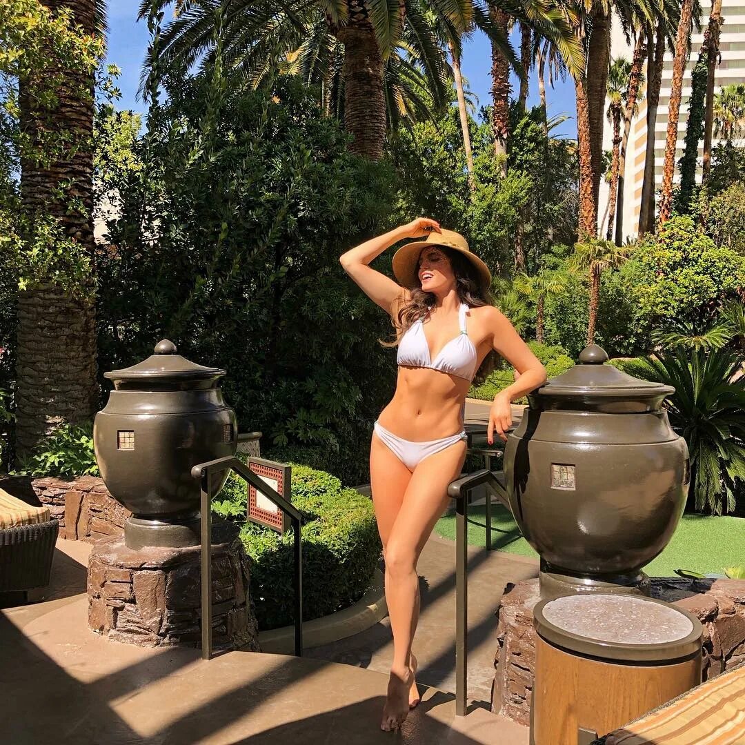 Ana Bárbara в Instagram : "Disfrutando del sol! 