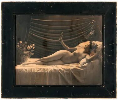 Hake's - EARLY 1900s NUDE FEMALE PHOTO IN VINTAGE FRAME.