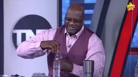 Shaq puts his own twist on the Kawhi water bottle challenge,