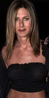 Jennifer Aniston suffers wardrobe malfunction