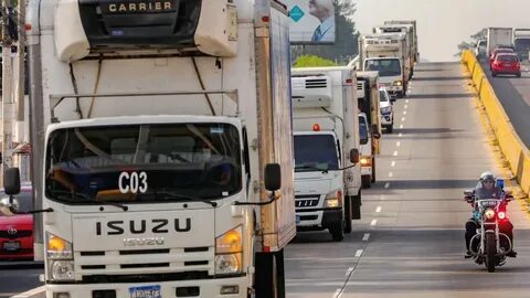Camiones con 34,000 vacunas anti-COVID-19 donadas por El Sal
