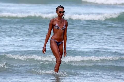 Mariane Calazan nackt ✔ Mariane Calazan in Bikini on the Beach in Jericoacoara, 
