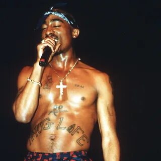 A Look At Tupac Shakur’s Rule-Breaking Style, On and Off The