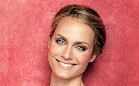 Pictures of Amber Valletta