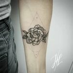 Small graphic peony by Marjorianne Special tattoos, Tattoo d