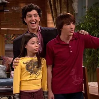 Drake & Josh actors' family: partners, kids, parents, siblin