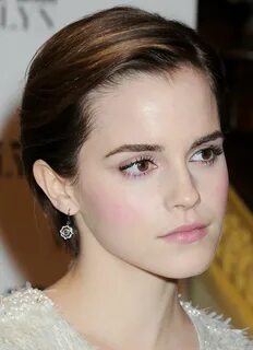 Emma Watson is wearing the Nova earrings in 18ct blackened w