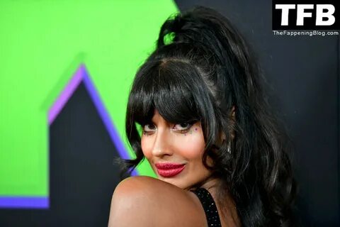 Jameela Jamil Flaunts Her Big Tits at the Premiere of Disney+'s "...