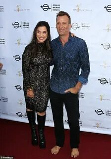 Actor Thomas Jane goes BAREFOOT on the red carpet Daily Mail