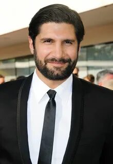 Kayvan Novak Gorgeous men, Celebrities, Pretty people