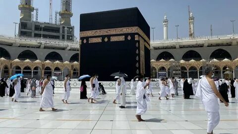 أخبار الآن | مكة - المملكة العربية السعودية (أ ف ب)أدى معتمرون يضعون كمامات...
