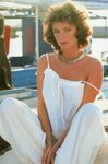Jacqueline Bisset Hot And Sexy Pictures (41 Photos) - The Vi
