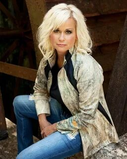 Lorrie Morgan - Height, Facts, Biography Models Height