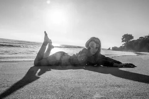 Actress American Beach Lili Reinhart Lying Down Monochrome W