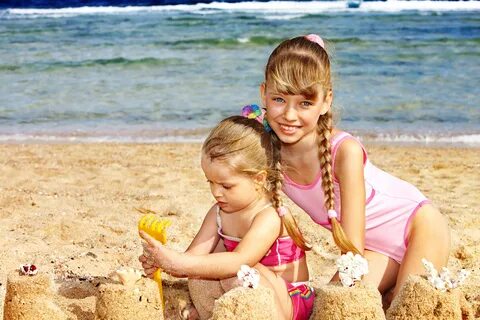 Картинки Девочки Коса Дети пляже Двое песке 2560x1706