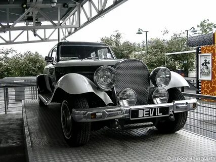 Cruella DeVil's Car at the Disneyland Resort Paris Jukka Hei