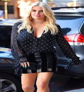 Braless Jessica Simpson parades assets in plunging booty-ski