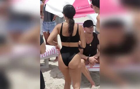 Kourtney kardashian wedgie