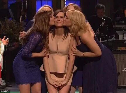 Kristen Wiig bids farewell to SNL with a little song and dan