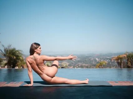 Blog Naked Yoga Benefits - Learn All About Nude Yoga and its