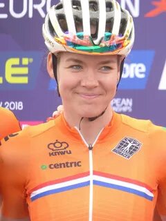 Файл:Anna van der Breggen - 2018 UEC European Road Cycling C