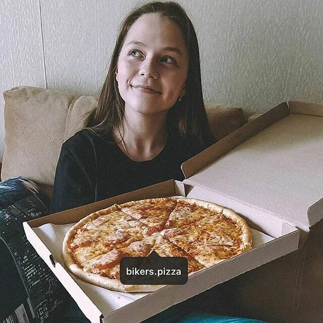 @polina_ved говорит, что обожает нашу пиццу 🍕 А вы?😏 ⠀ 270-10-33 203-90-9...